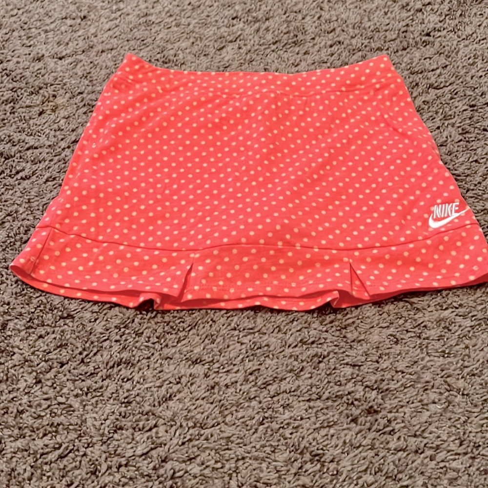 Nike Tennis skirt. Used but in great condition. Fits 6-7 y/o
